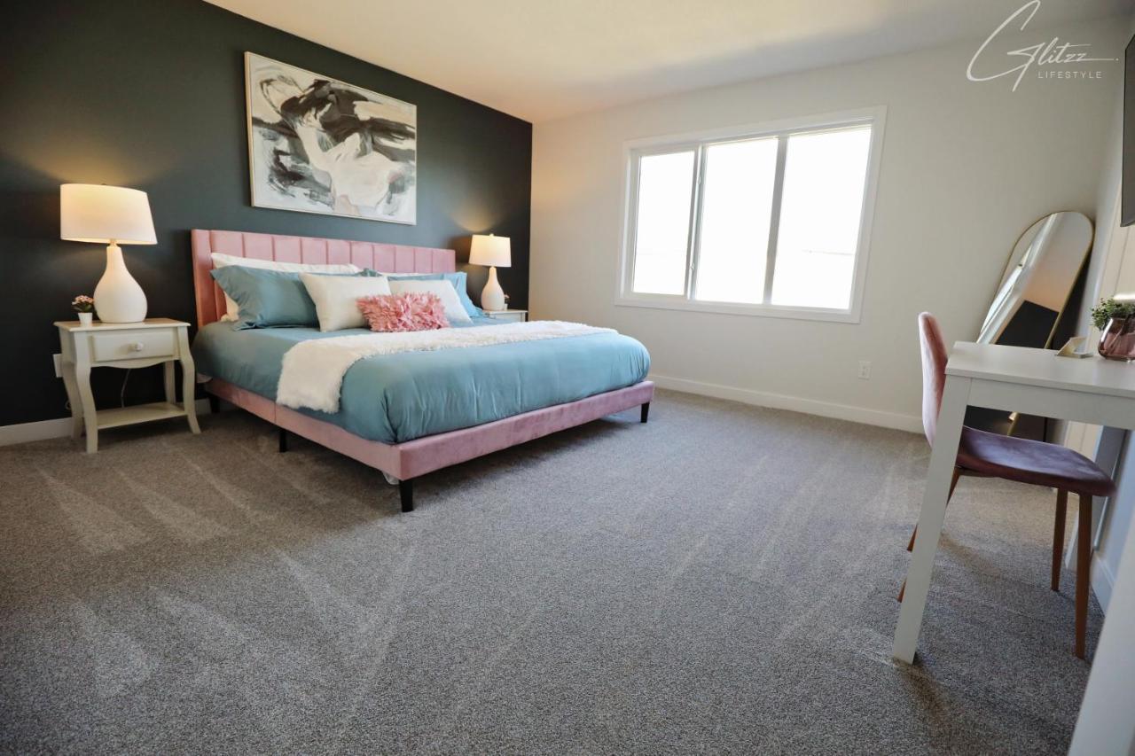 Beautiful 3 King Beds,Garage,Airport,Disney+ Edmonton Exterior foto