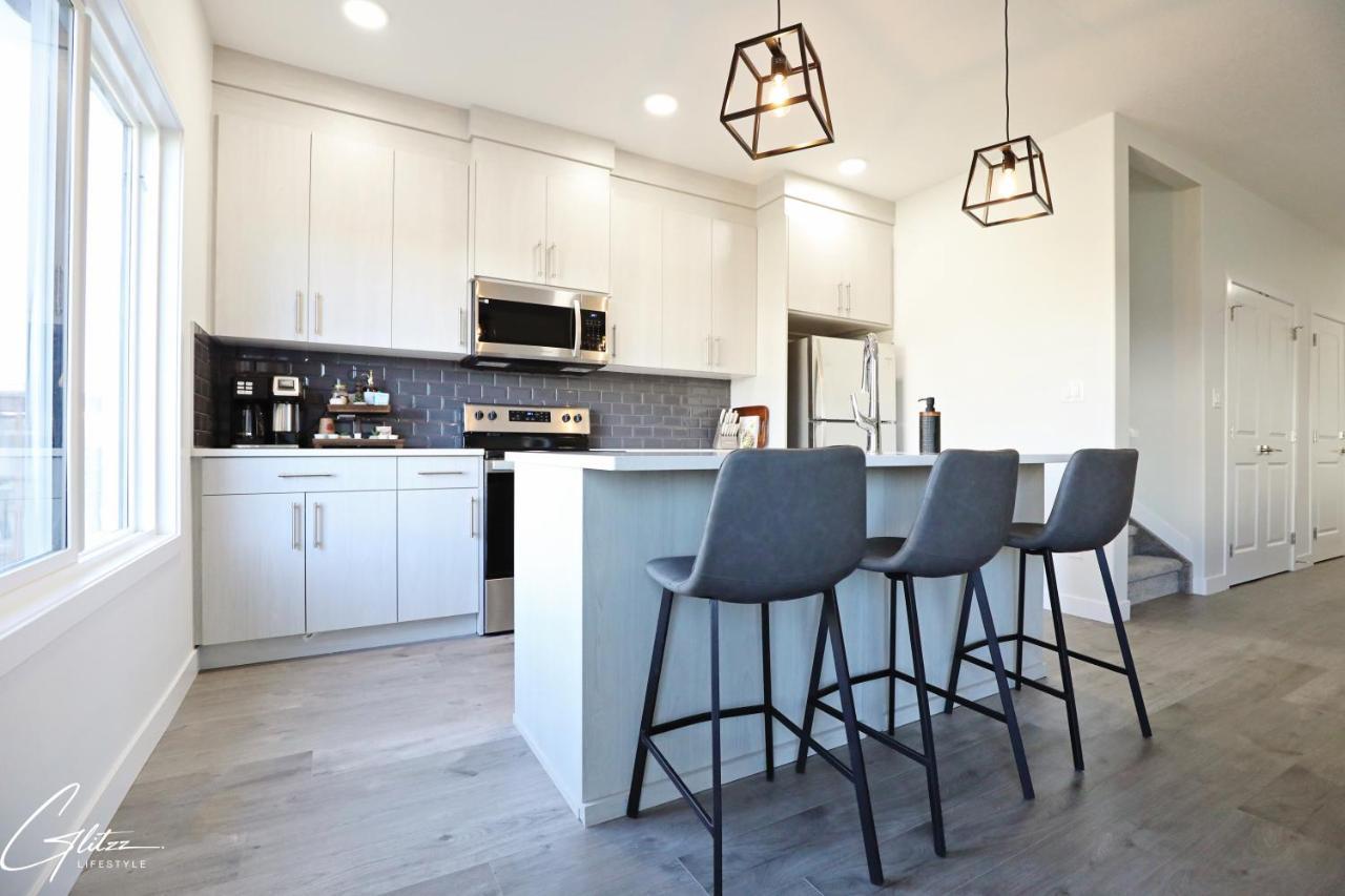 Beautiful 3 King Beds,Garage,Airport,Disney+ Edmonton Exterior foto