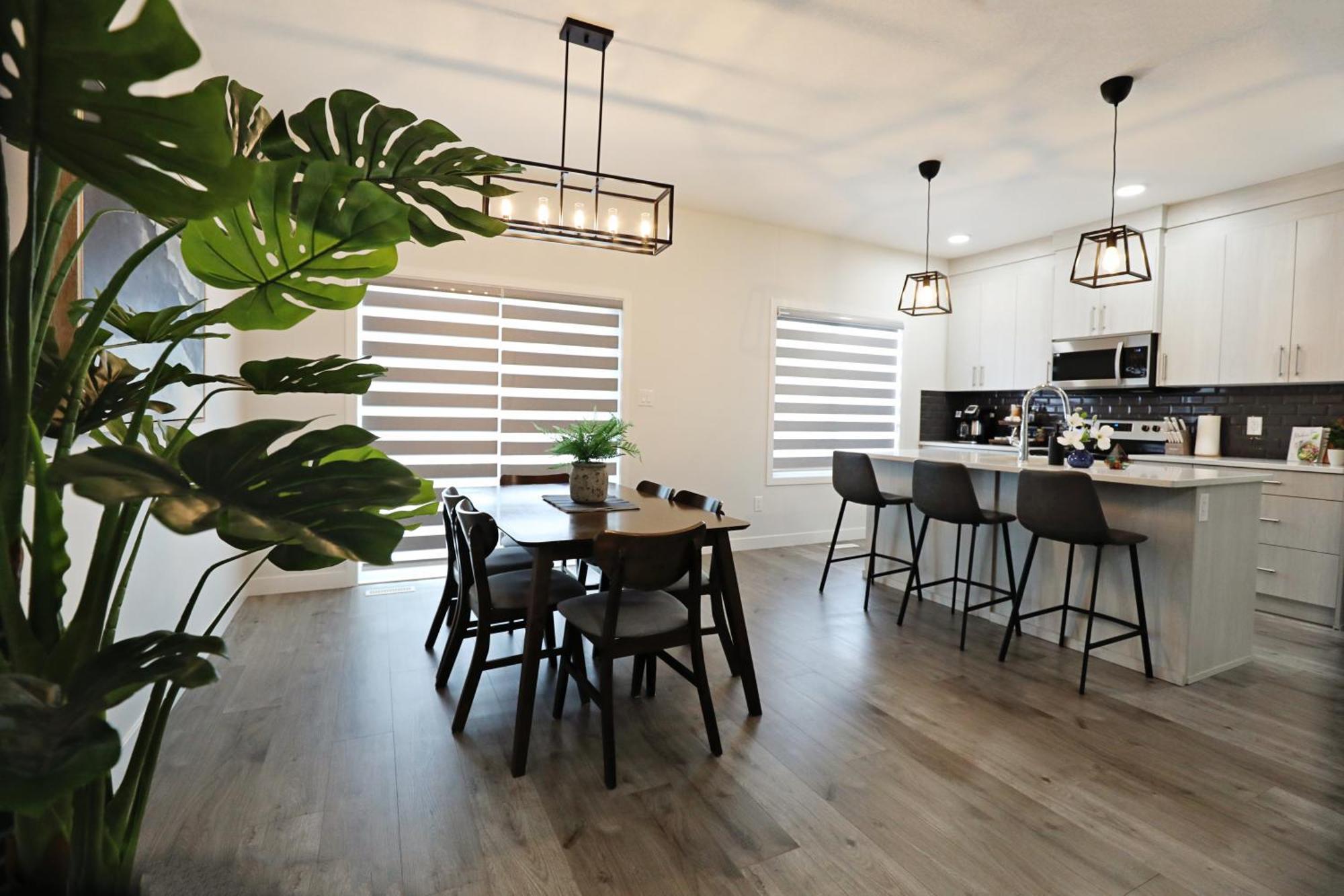 Beautiful 3 King Beds,Garage,Airport,Disney+ Edmonton Exterior foto