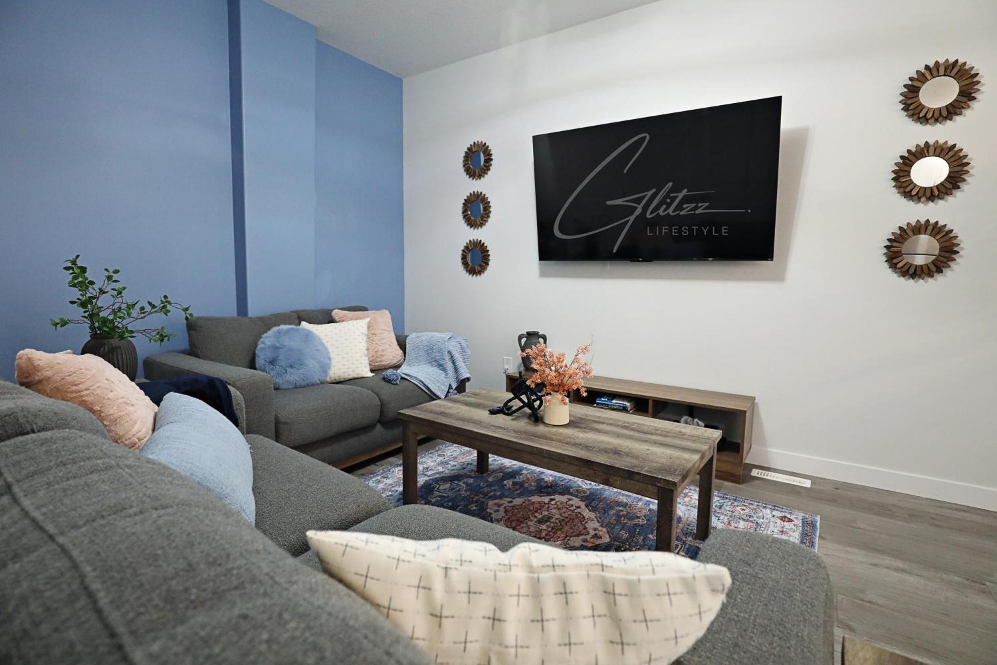 Beautiful 3 King Beds,Garage,Airport,Disney+ Edmonton Exterior foto