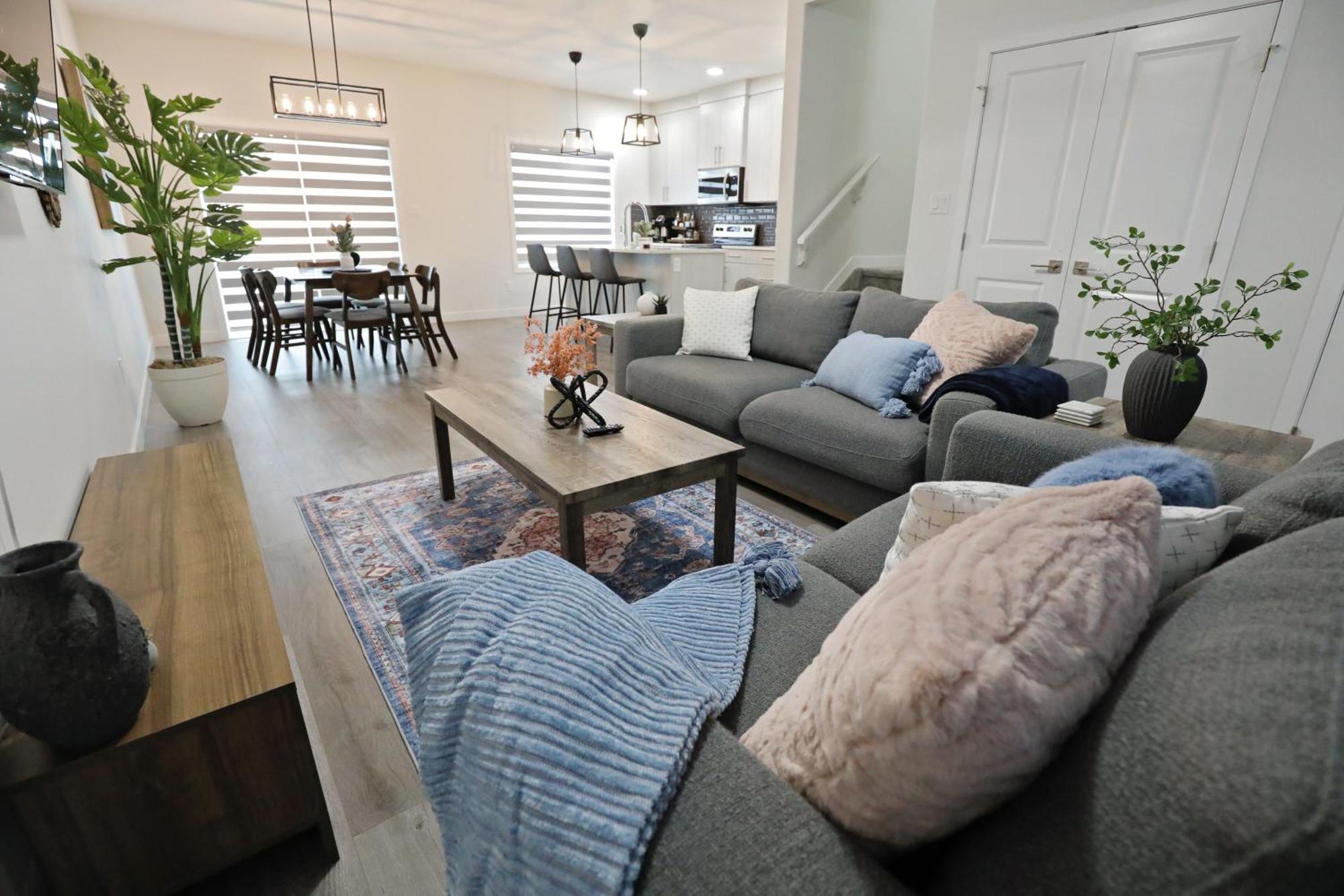 Beautiful 3 King Beds,Garage,Airport,Disney+ Edmonton Exterior foto